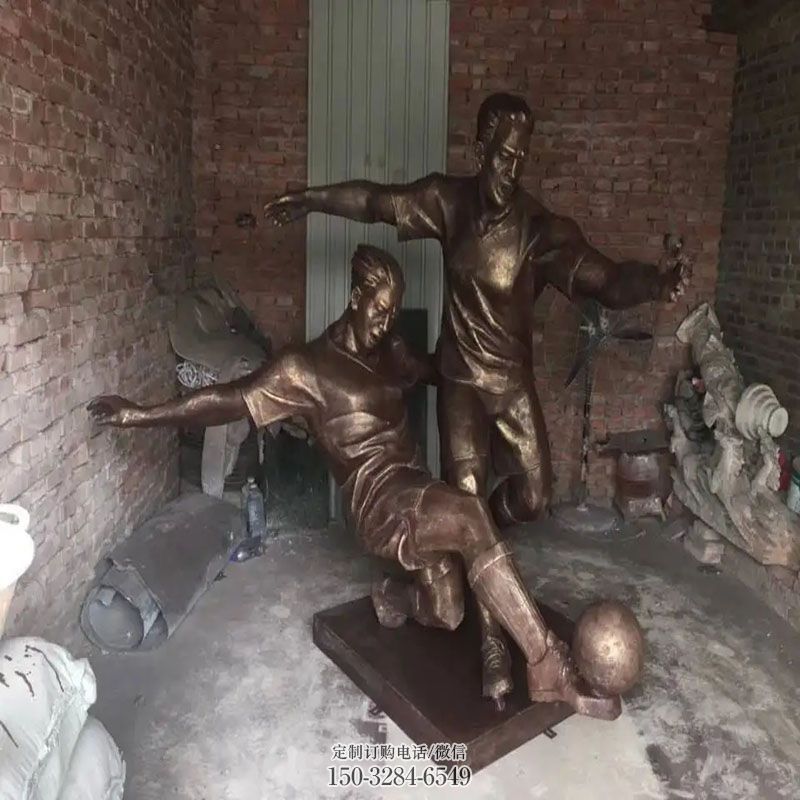 彩绘景观踢足球雕塑制作厂家